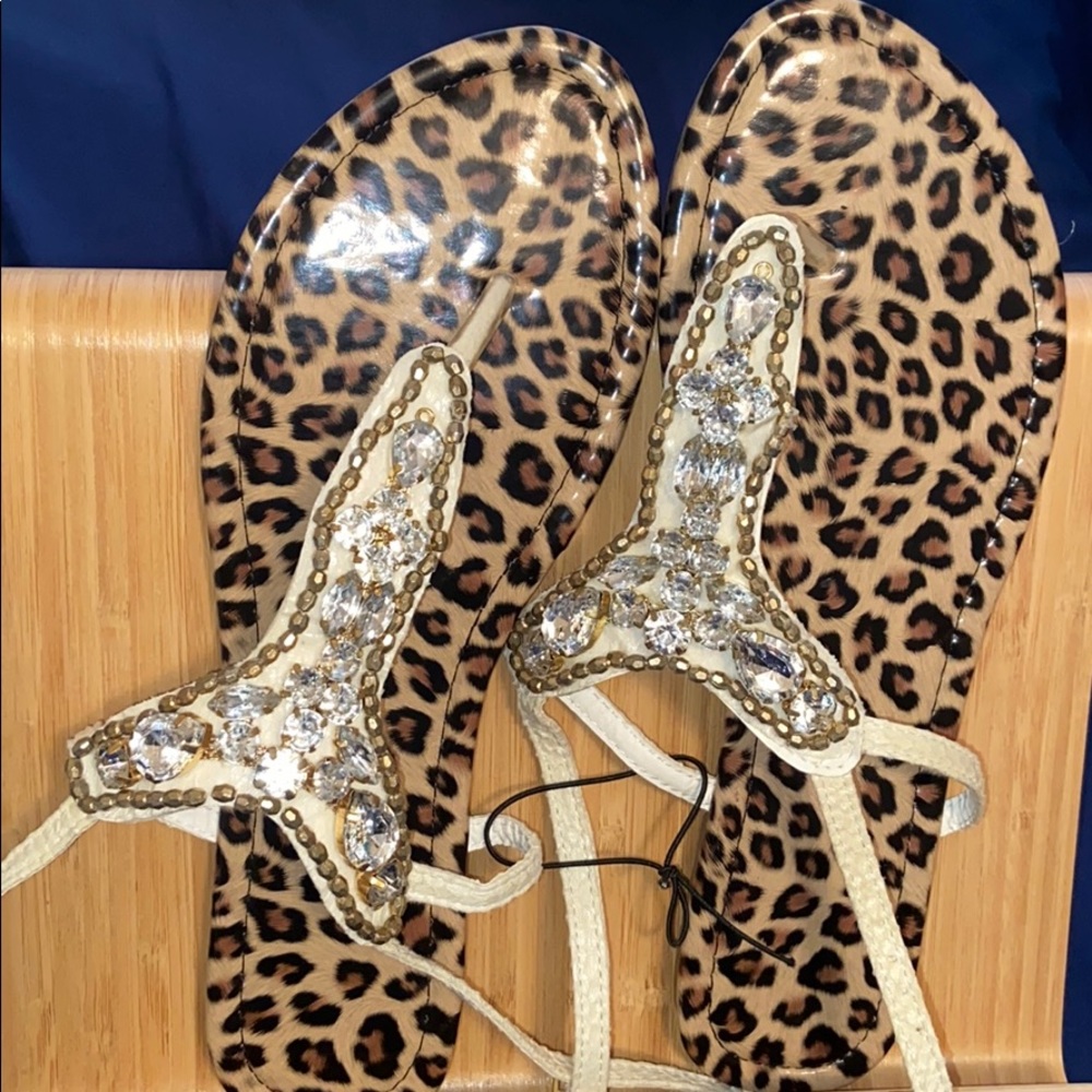 🌸NWOT rhinestone sandals